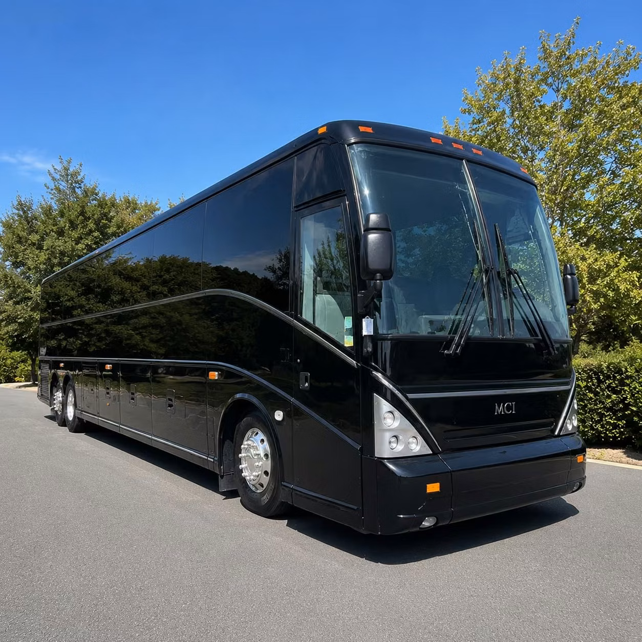dayton wedding guest shuttle service that keeps your big day running on schedule