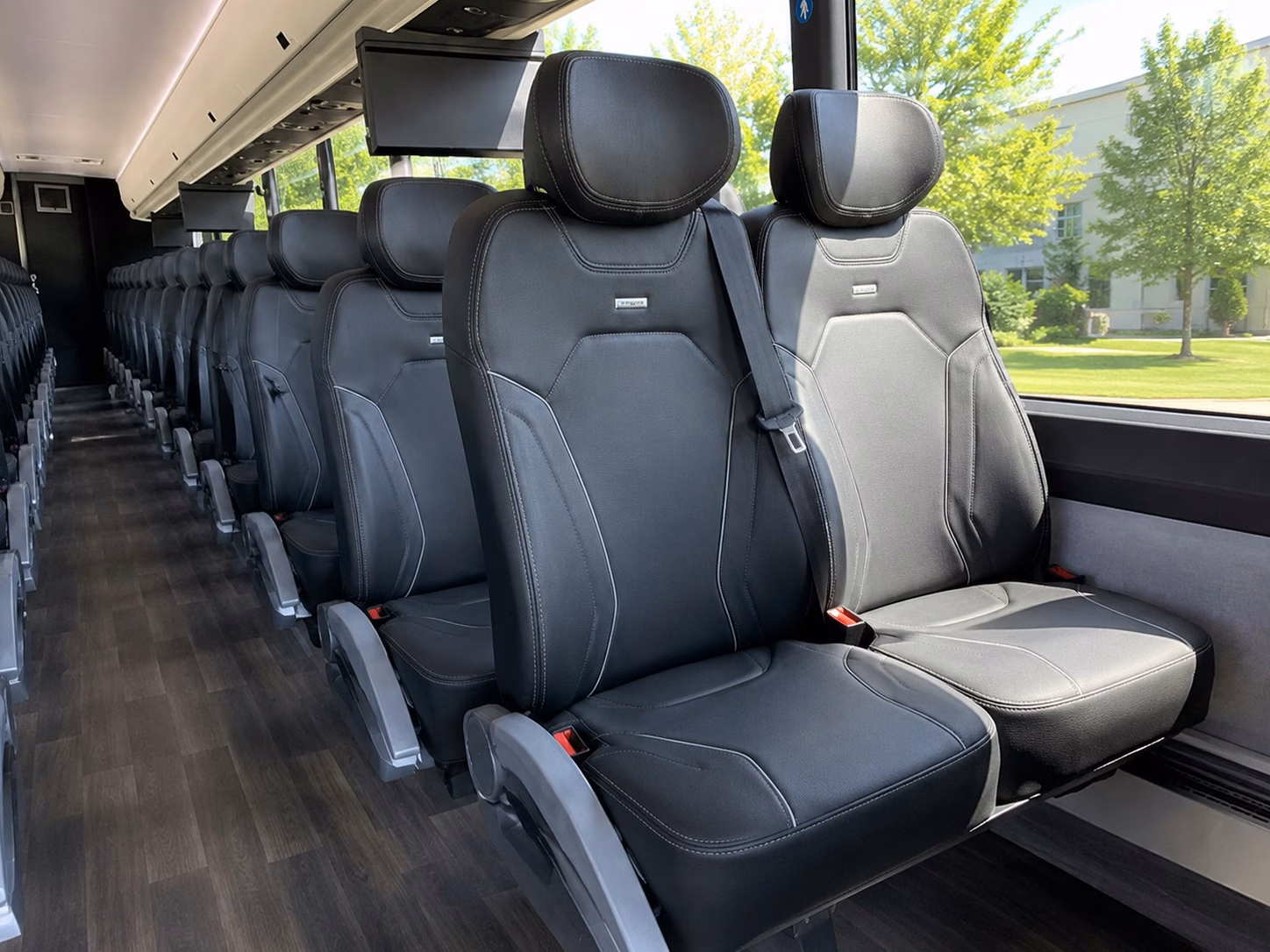shuttle your wedding guests between dayton hotels and your venue with ease
